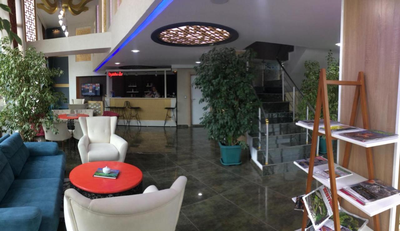 Crystall Hotel Van Εξωτερικό φωτογραφία