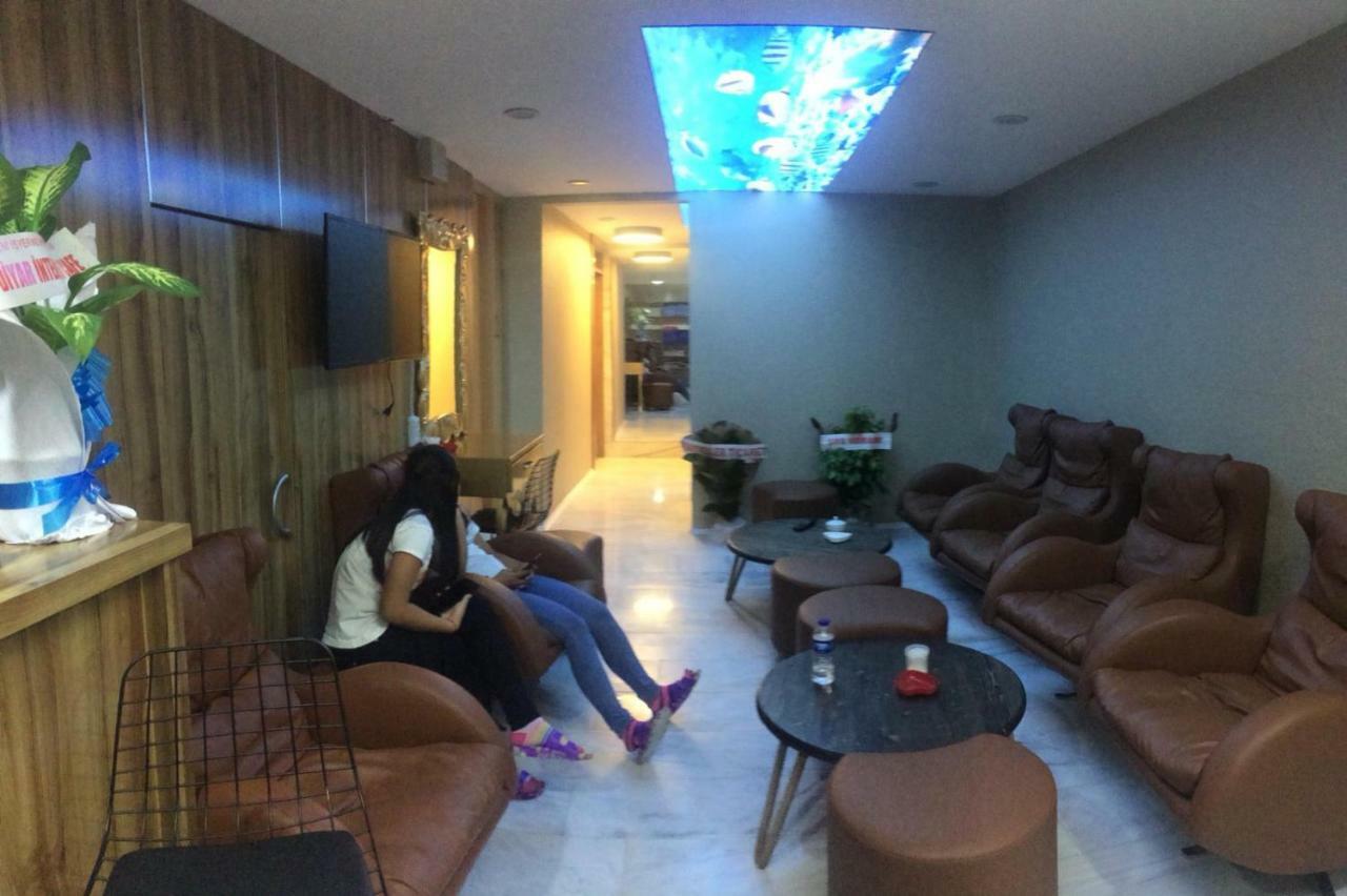 Crystall Hotel Van Εξωτερικό φωτογραφία